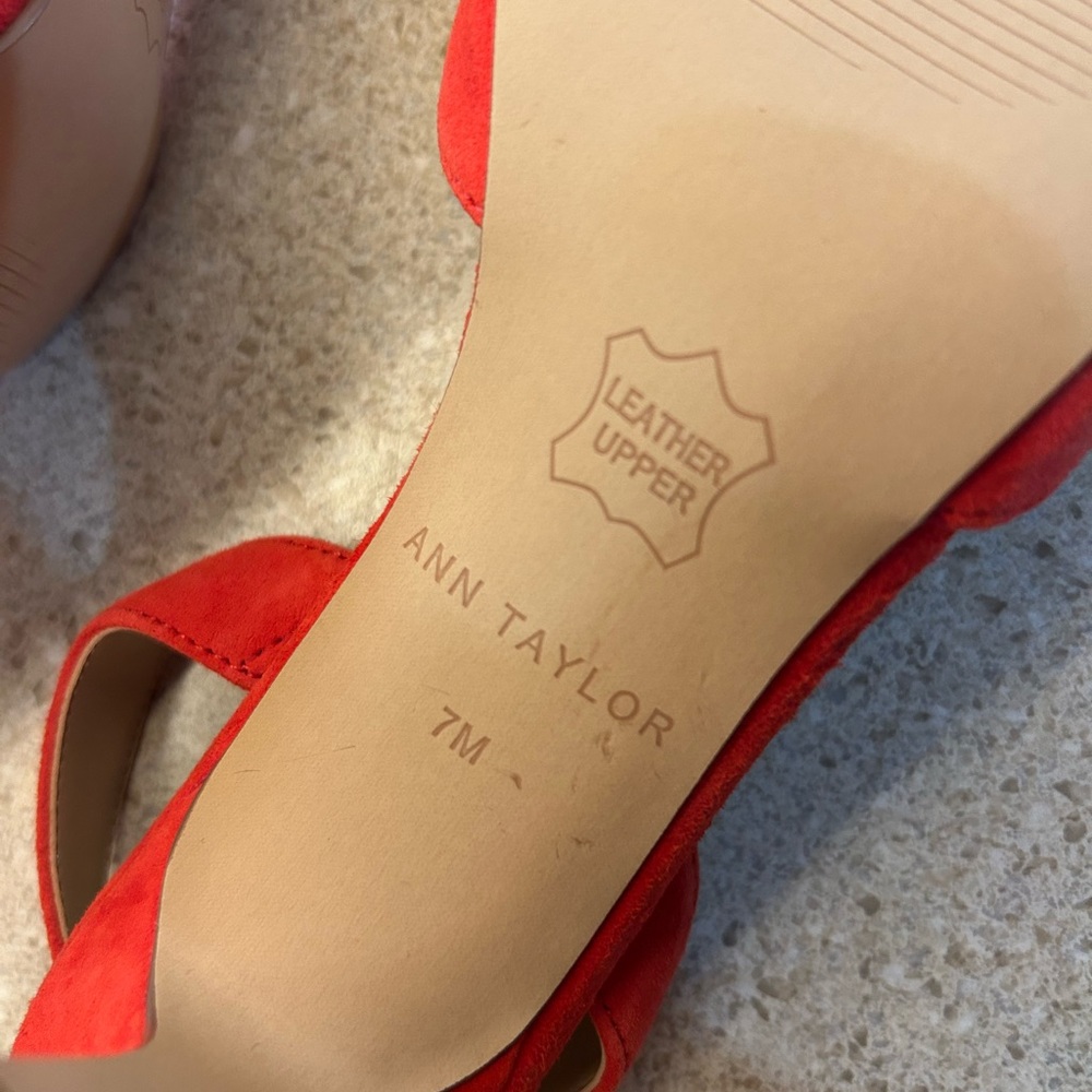 Ann Taylor Kerry Suede Slingback Pumps in Bright Cherry Size 7 - Picture 4 of 4